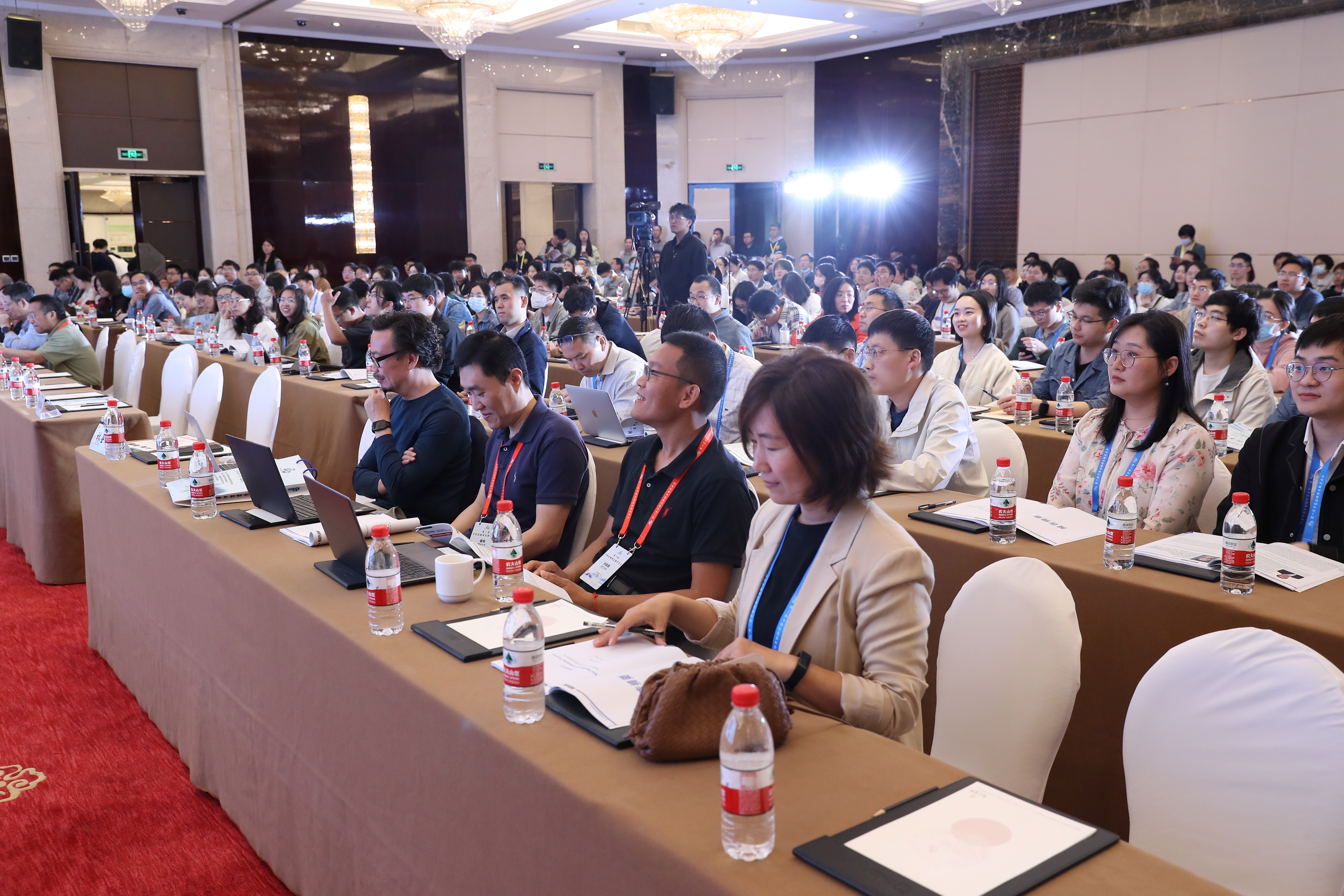 会场.jpg 会场.jpg
